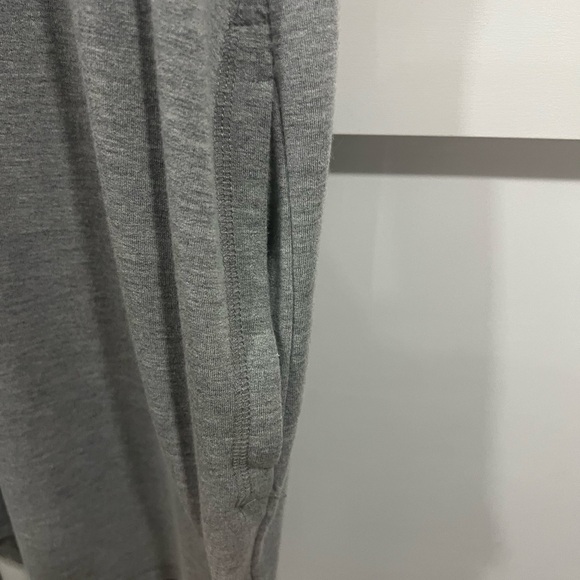 Cable & Gauge hoodie jogger dress with pockets - Picture 3 of 7